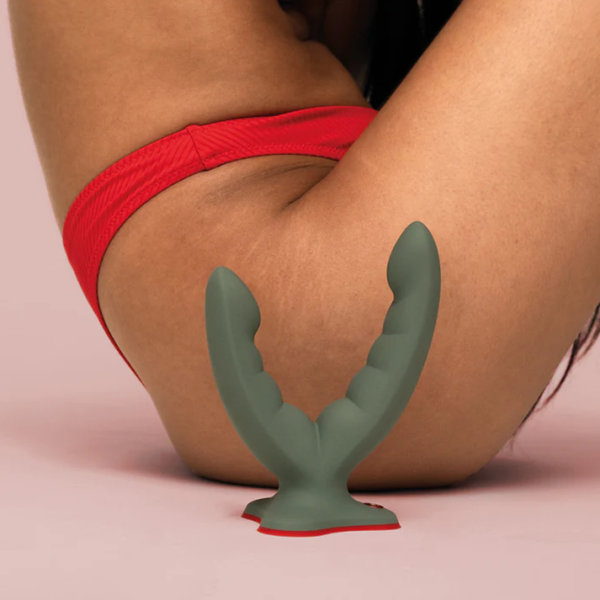 dildo RYDE sur surface plate avec ventouse