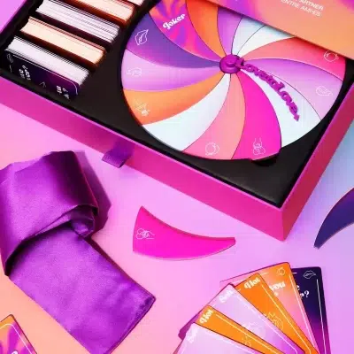 Jouer à Spin Me ‘Round en couple avec bandeau