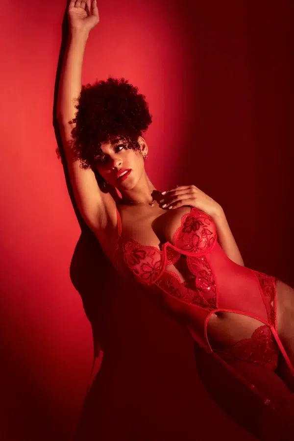 Ensemble lingerie bustier 2 pièces rouge scintillant