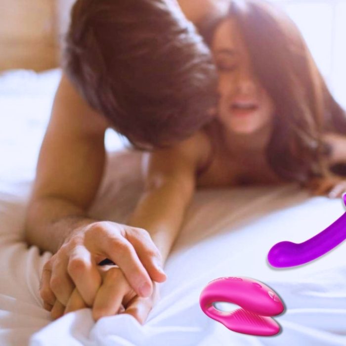 Pour couples Jouets connectés, vibros duo, huiles de massage et accessoires complices pour partager le frisson.