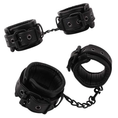 Deluxe Wrist Restraint Cuffs – Fierce Euphoria (4) Menottes BDSM ajustables Fierce Euphoria avec chaîne amovible et boucle métallique.