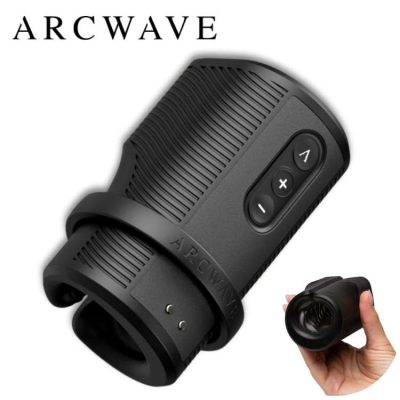 Homme tenant Arcwave Zing – expérience immersive