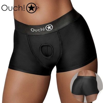 Le Black Vibrating Strap-on Boxer Ouch! porté, montrant l'anneau en O ajustable.