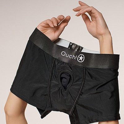 Détail du tissu élastique et respirant du strap-on boxer.