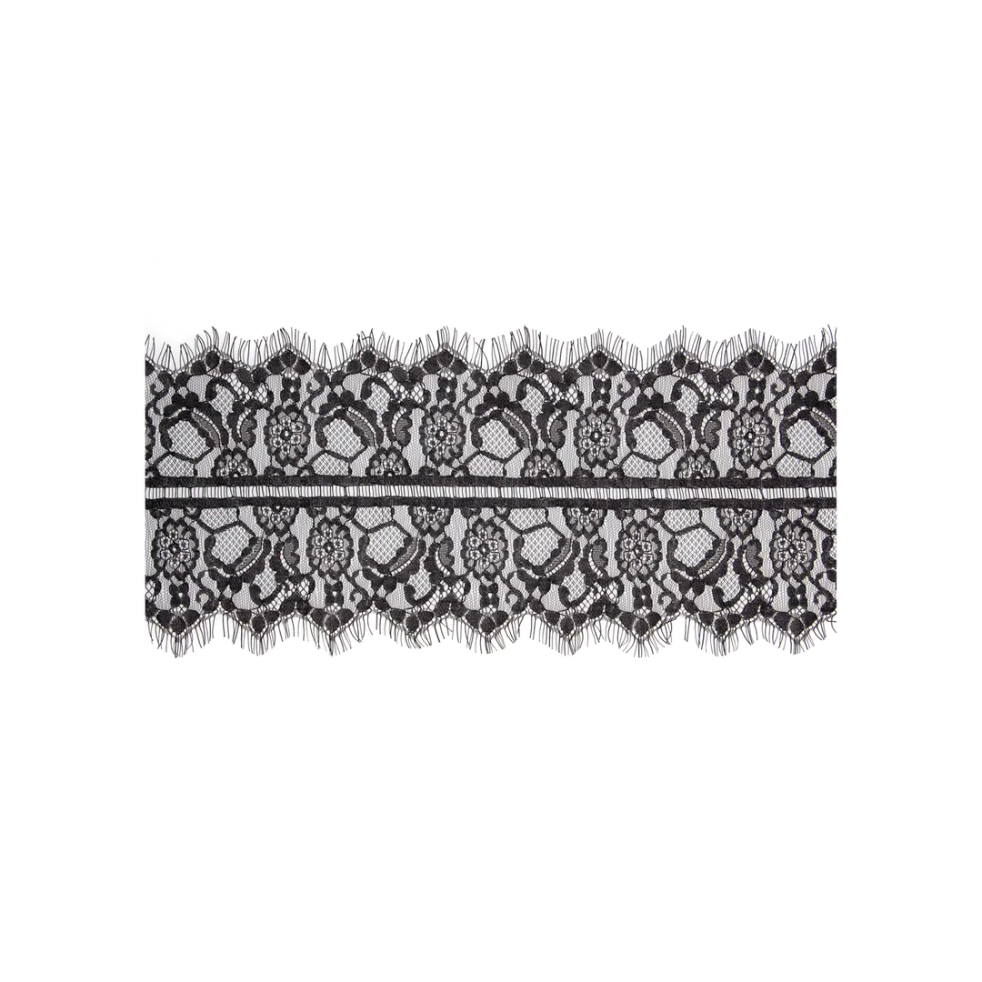 Lace mask Ouch Black & White gros plan dentelle