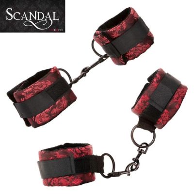 Ensemble menottes BDSM ajustables Scandal pour poignets et chevilles