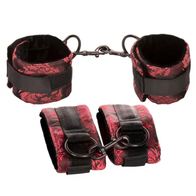 Universal Cuffs Set Scandal menottes BDSM confortables