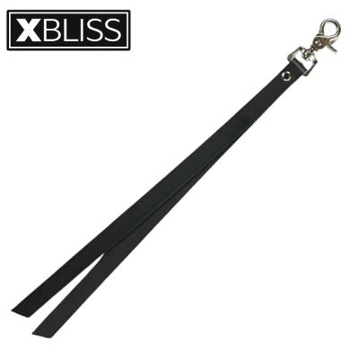Xbliss laisse BDSM 2-en-1 cuir fendu noir fouet fessée mousqueton Le Prince Québec